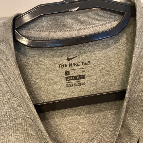 #0298 WOMEN’S NIKE DRY-FIT T-SHIRT SIZE: SMALL - Picture 2 of 3